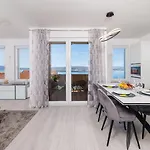 Apartment Lichtdurchflutetes Mit Meerblick, Privatem Balkon, Wifi, Privatparkplatz *