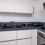 Apartment Lichtdurchflutetes Mit Meerblick, Privatem Balkon, Wifi, Privatparkplatz *
