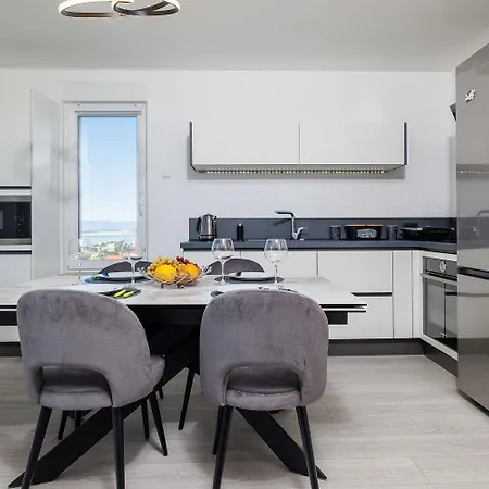 Lichtdurchflutetes Mit Meerblick, Privatem Balkon, Wifi, Privatparkplatz דירה
