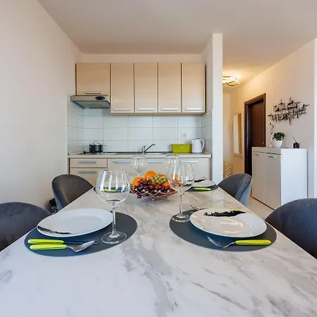 Lichtdurchflutetes Mit Meerblick, Privatem Balkon, Wifi, Privatparkplatz Апартаменты