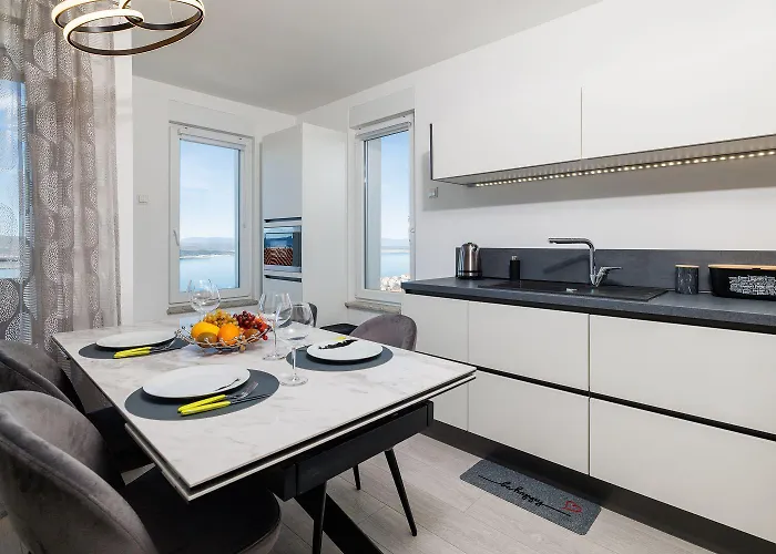 Lichtdurchflutetes Mit Meerblick, Privatem Balkon, Wifi, Privatparkplatz דירה *