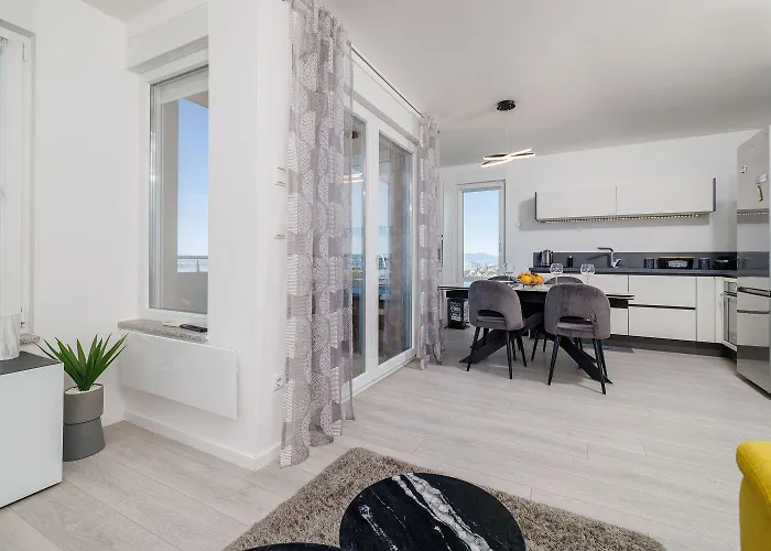 Lichtdurchflutetes Mit Meerblick, Privatem Balkon, Wifi, Privatparkplatz *