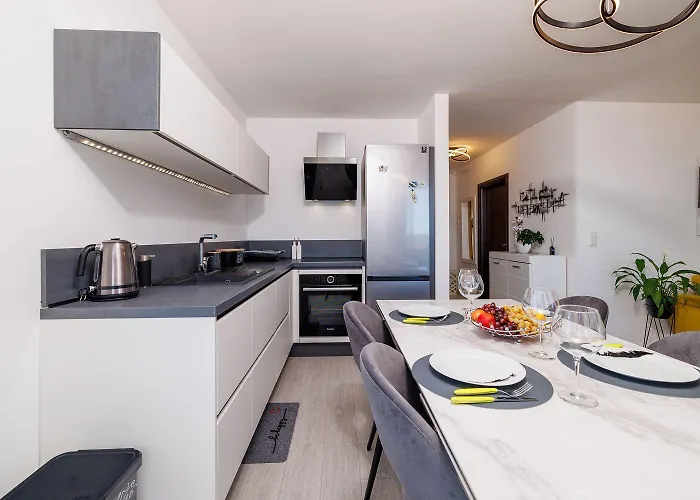Lichtdurchflutetes Mit Meerblick, Privatem Balkon, Wifi, Privatparkplatz * קריקווניצה