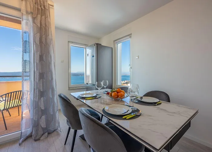 Lichtdurchflutetes Mit Meerblick, Privatem Balkon, Wifi, Privatparkplatz