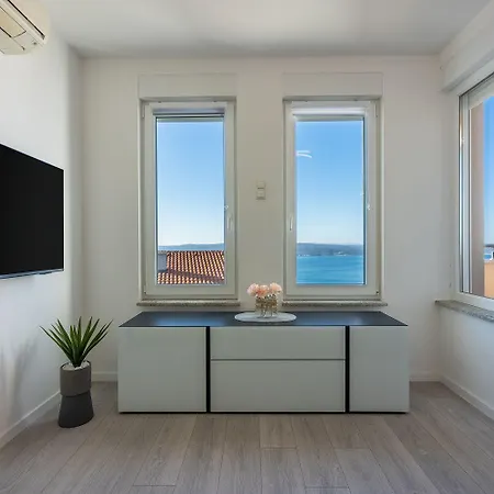 Apartment Lichtdurchflutetes Mit Meerblick, Privatem Balkon, Wifi, Privatparkplatz Crikvenica
