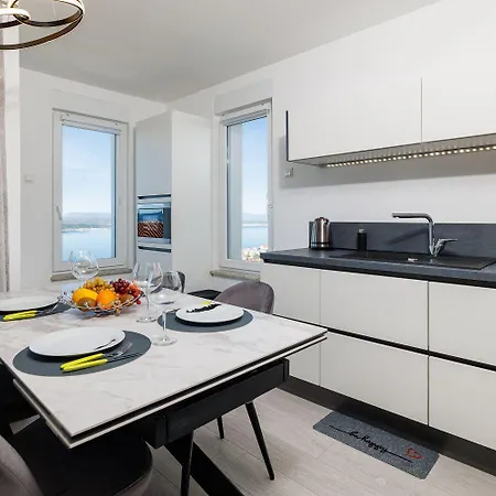 Lichtdurchflutetes Mit Meerblick, Privatem Balkon, Wifi, Privatparkplatz 아파트 *
