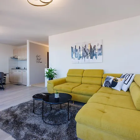 Apartman Lichtdurchflutetes Mit Meerblick, Privatem Balkon, Wifi, Privatparkplatz *