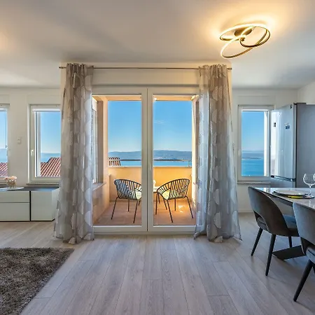 Lichtdurchflutetes Mit Meerblick, Privatem Balkon, Wifi, Privatparkplatz * Crikvenica