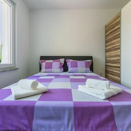 Lichtdurchflutetes Mit Meerblick, Privatem Balkon, Wifi, Privatparkplatz
