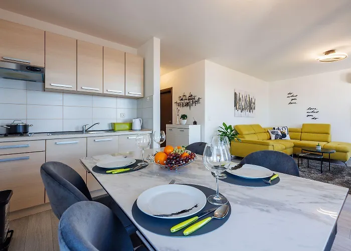 Lejlighed Lichtdurchflutetes Mit Meerblick, Privatem Balkon, Wifi, Privatparkplatz Crikvenica